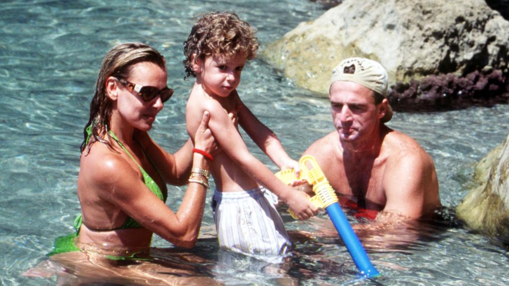 Ana Obregón, Álex Lequio y Alessandro Lequio a principios de los noventa.