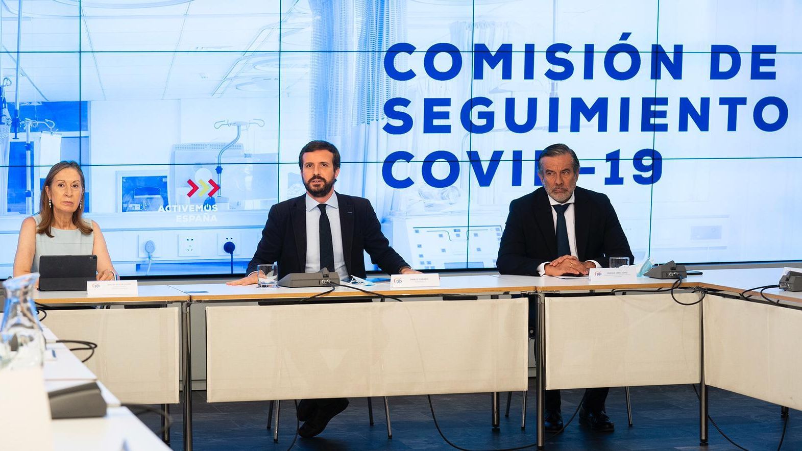 Pablo Casado junto con la exministra de Sanidad, Ana Pastor, y el consejero de Justicia de Madrid, Enrique López.