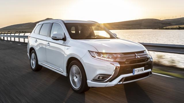 Imagen de la versión híbrida enchufable del Mitsubishi Outlander.