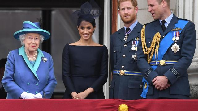 Los duques de Sussex con la reina Isabel II y el príncipe Guillermo.