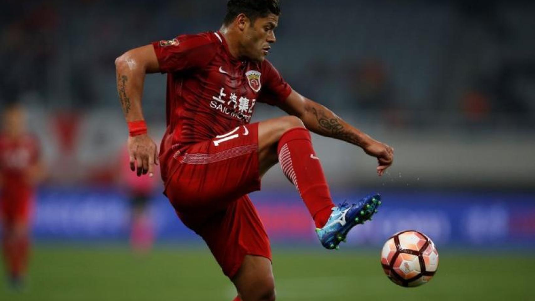 Hulk durante un partido del Shanghai