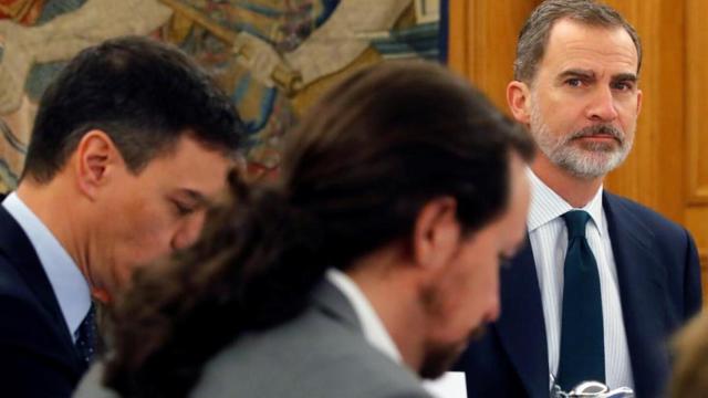 El Rey Felipe VI preside un Consejod e Ministros, junto a Pedro Sánchez y Pablo Iglesias, en Zarzuela.