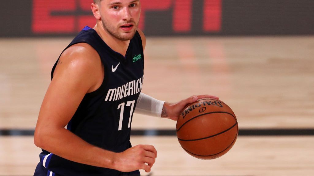 Luka Doncic frente a los Houston Rockets