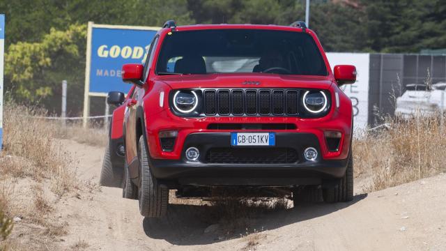 El nuevo Jeep Renegade híbrido durante la jornada de pruebas en Madrid.