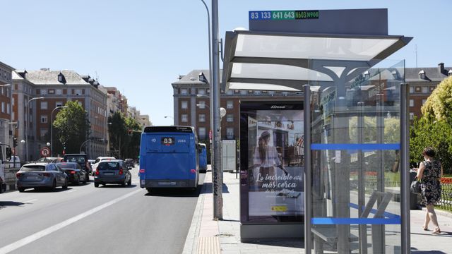 Una parada de autobuses urbanos.
