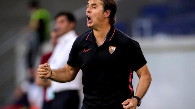 Julen Lopetegui, dando órdenes durante el Sevilla - Roma de la Europa League