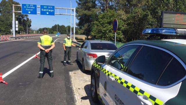 Interceptado un conductor ebrio en la AP-9 tras ser visto repostando en A Coruña