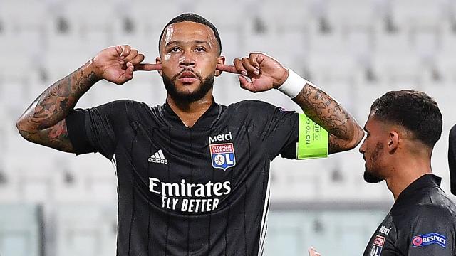 Depay celebra su gol a la Juventus con el Lyon