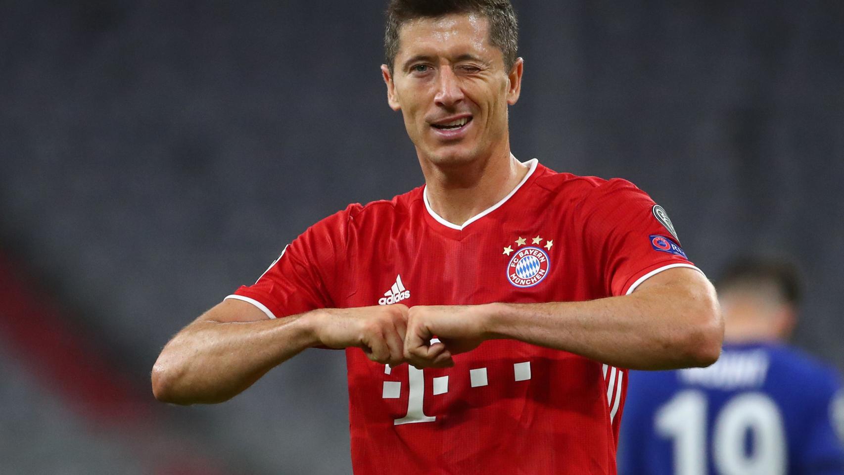Robert Lewandowski celebra uno de sus goles durante el partido ante el Chelsea