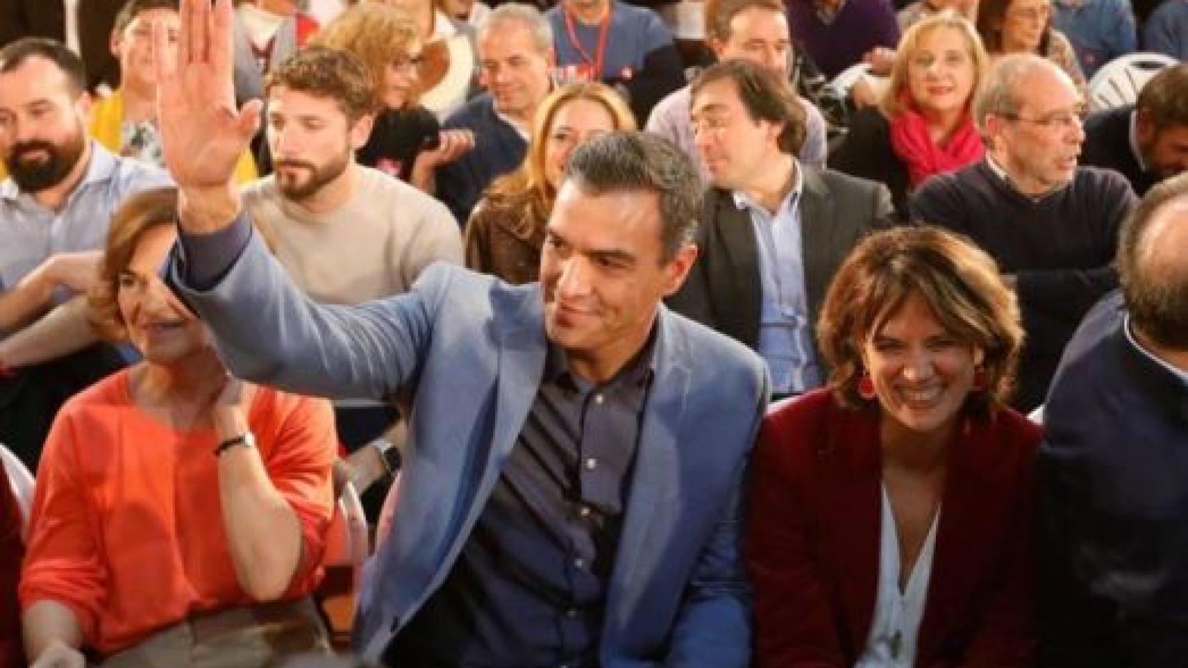 Dolores Delgado junto a Pedro Sánchez en el mítin de cierre de la campaña del 10-N./