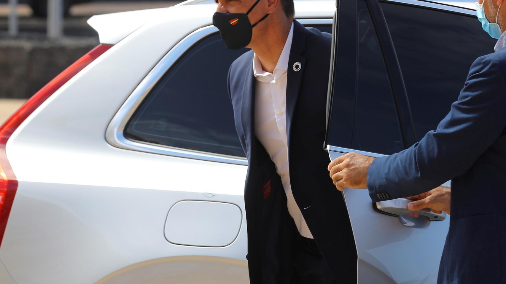 El presidente del Gobierno, Pedro Sánchez, con mascarilla.