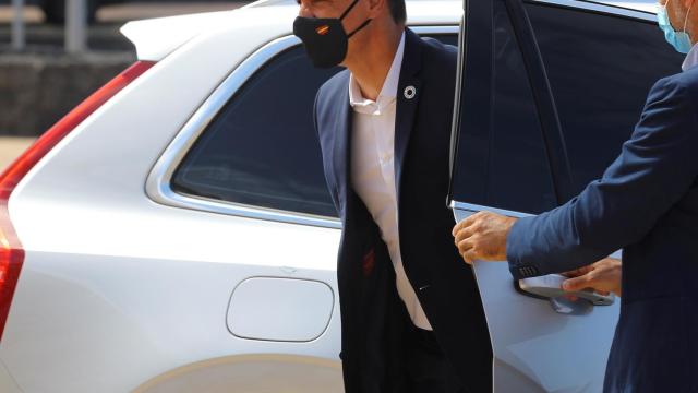 El presidente del Gobierno, Pedro Sánchez, con mascarilla.