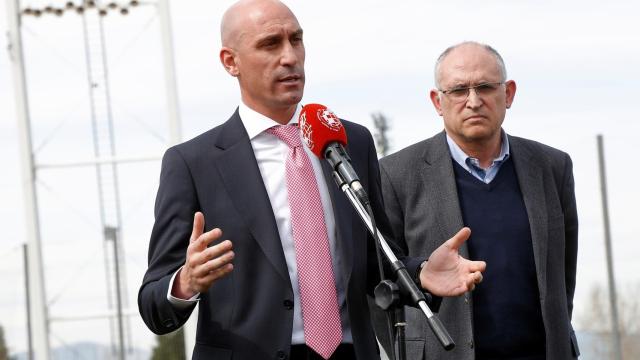 Luis Rubiales durante una comparecencia de la RFEF, acompañado del secretario general Andreu Camps