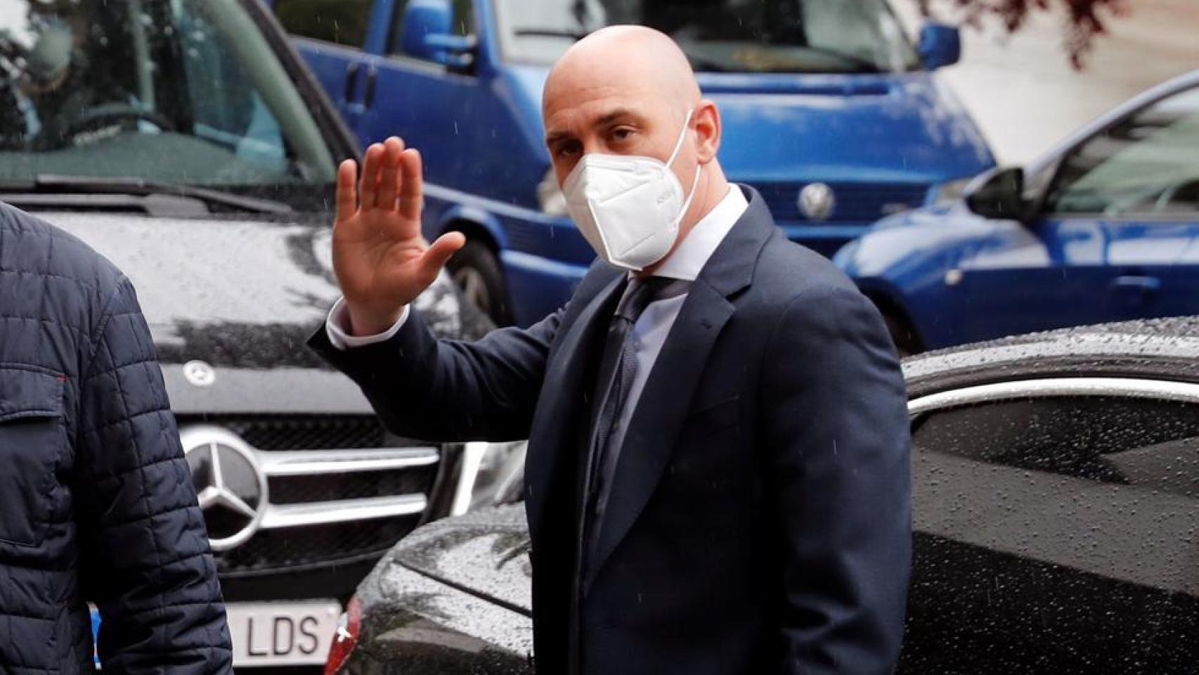 Luis Rubiales, presidente de la RFEF, con mascarilla