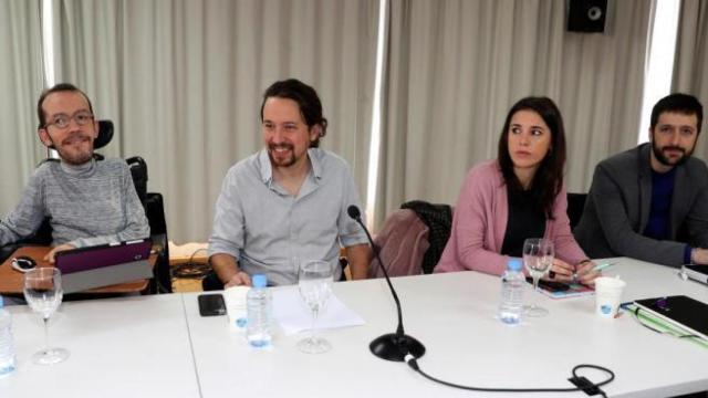 De izquierda a derecha: Pablo Echenique, Pablo Iglesias, Irene Montero y Juanma del Olmo.