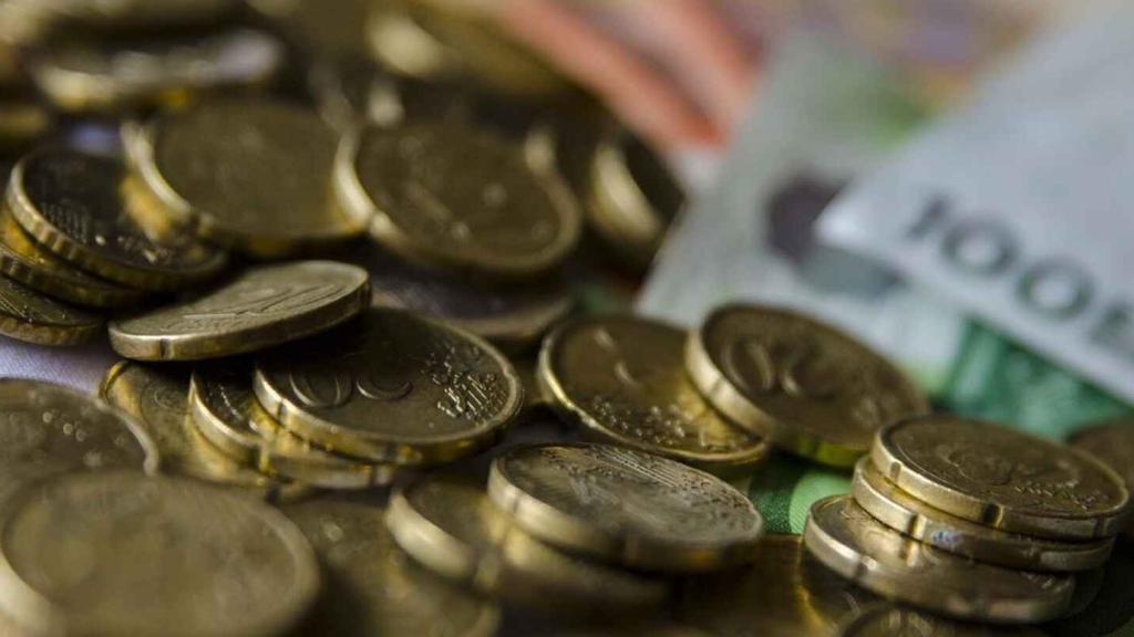 Monedas y billetes de euro.