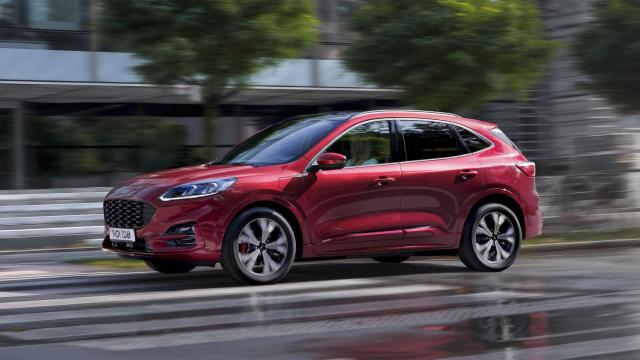 Imagen del nuevo Ford Kuga PHEV, un coche híbrido enchufable que se fabrica en España.