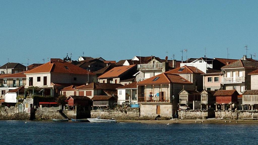 Hórreos junto al mar, Combarro