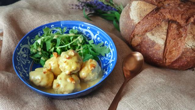 Albóndigas de mero en salsa amarilla