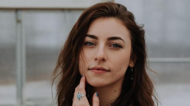 Con estos siete aceites multifuncionales presume de piel tersa y puntas del cabello reparadas