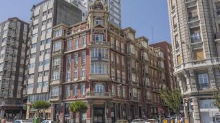 Inmediaciones de Linares Rivas antes de implantar el carril bici (Turismo de Galicia)