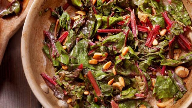 Acelgas esparragadas, receta que por fin te hará amar esta verdura