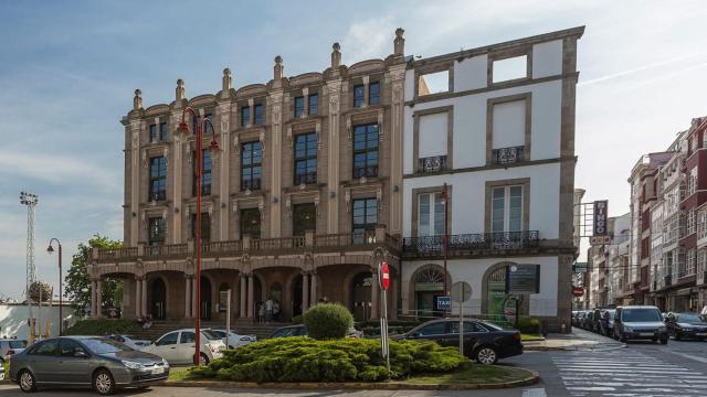Fachada del teatro Jofre, uno de los espacios culturales del concello.