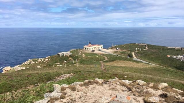 Faro del cabo Prior desde las baterías.