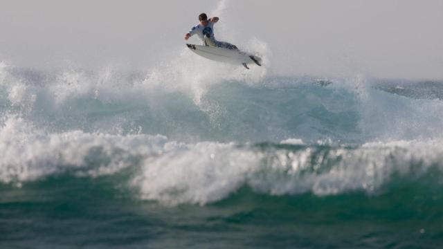 El Centro Comercial Parque Ferrol ofrece campamentos de surf para este verano en Doniños