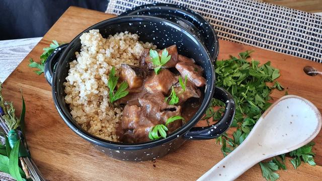 Berenjenas guisadas al ras el hanout con quinoa, 100% vegetal