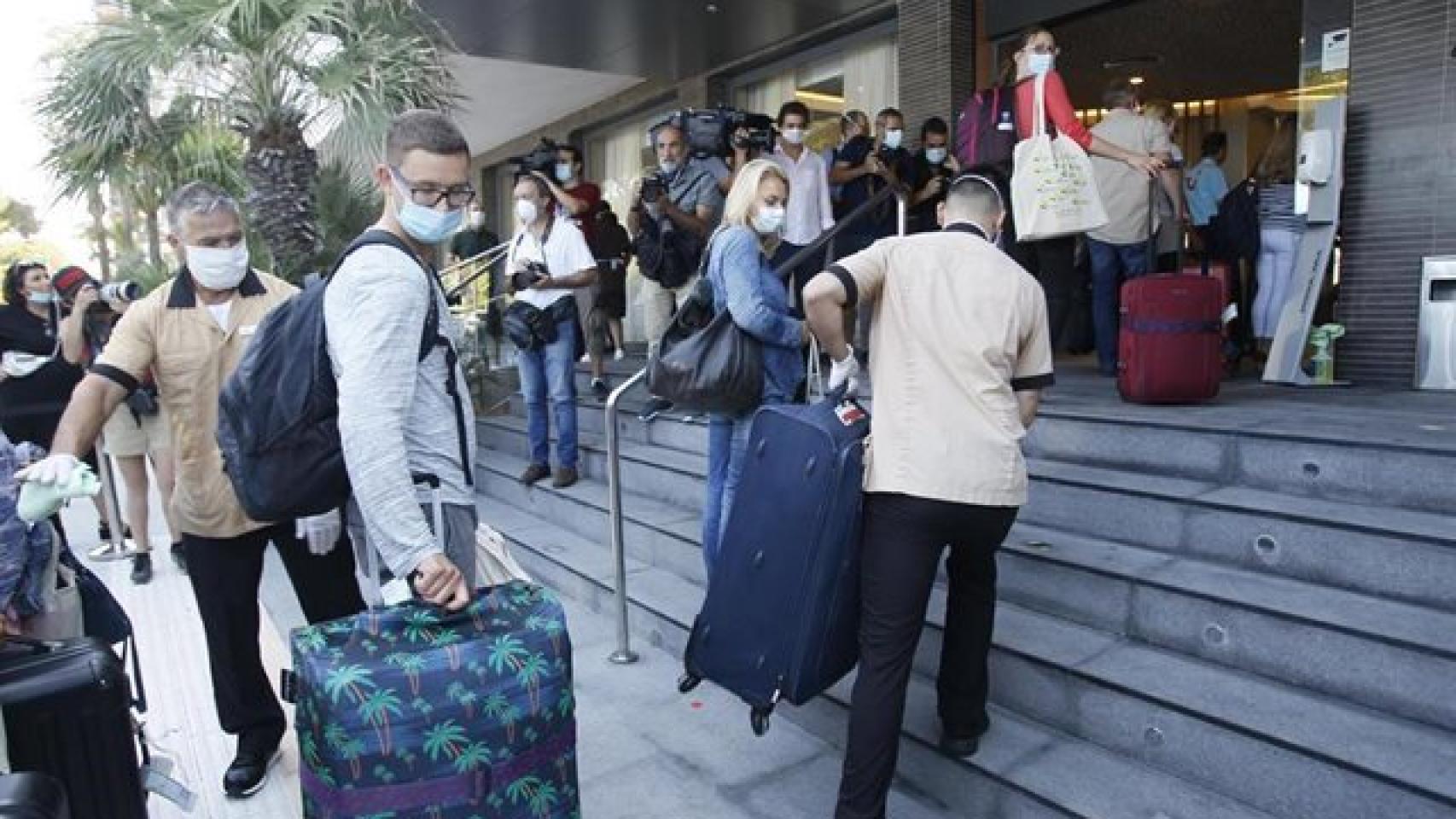Turistas alemanes a su llegada a Baleares.