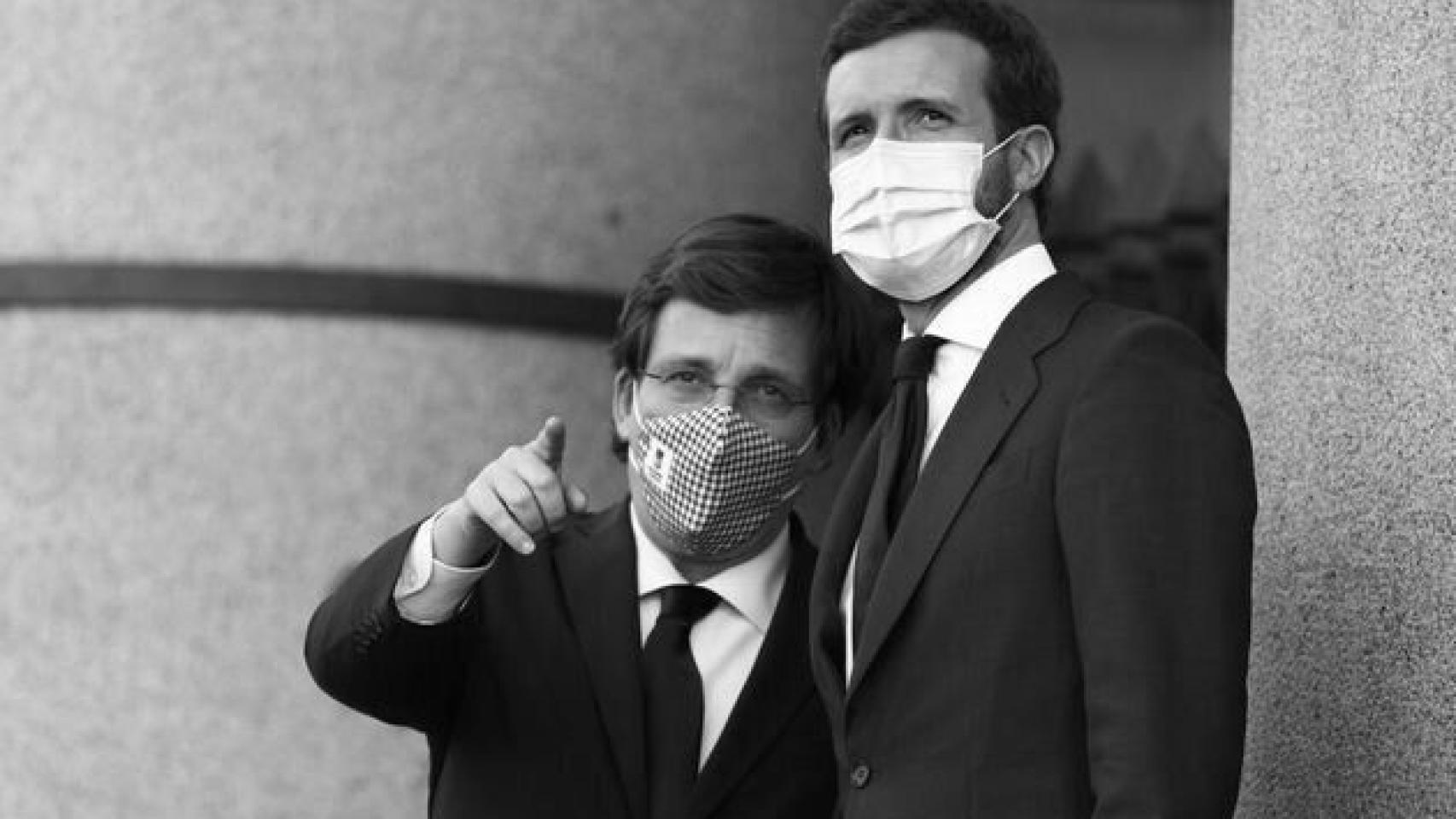 El presidente del PP, Pablo Casado (i) y el alcalde de Madrid, José Luis Martínez Almeida.