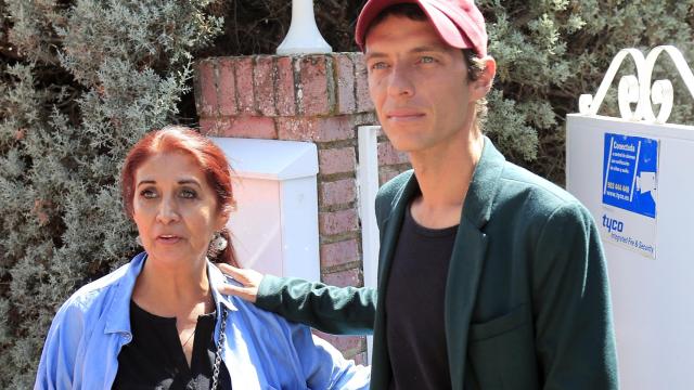 Camilo Blanes junto a su madre Lourdes Ornelas.