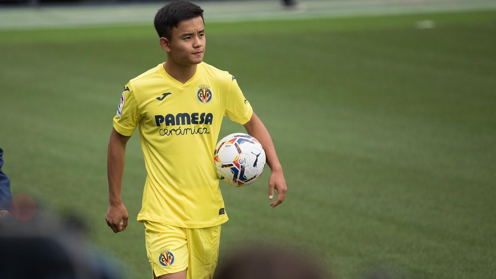 Kubo durante su presentación con el Villarreal