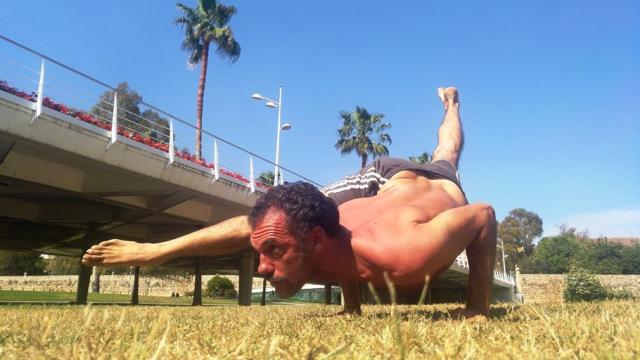 Uno de los artífices de la concentración en plena sesión de yoga.