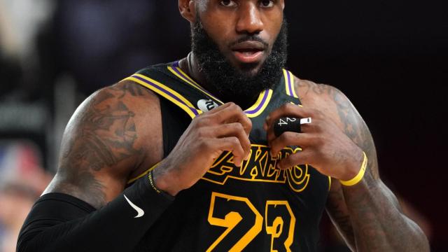 Lebron James en su partido con los Lakers
