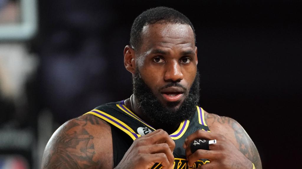 Lebron James en su partido con los Lakers