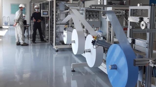 Imagen de la producción de mascarillas por parte del Grupo PSA.