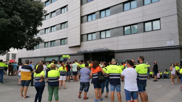 Concentración de trabajadores de Acciona.
