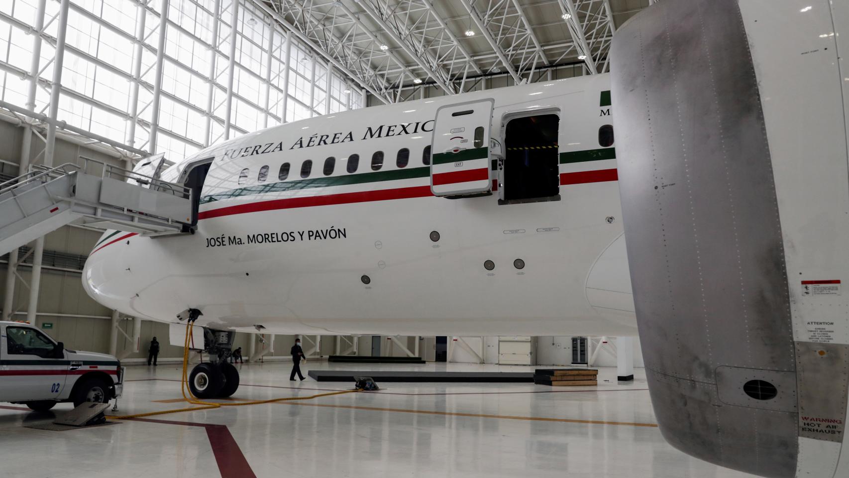 Vista exterior del avión presidencial de Andrés Manuel López Obrador.