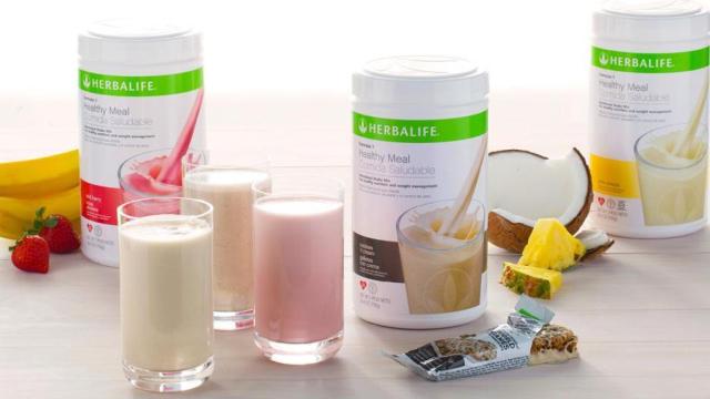 Varios productos adelgazantes de Herbalife.