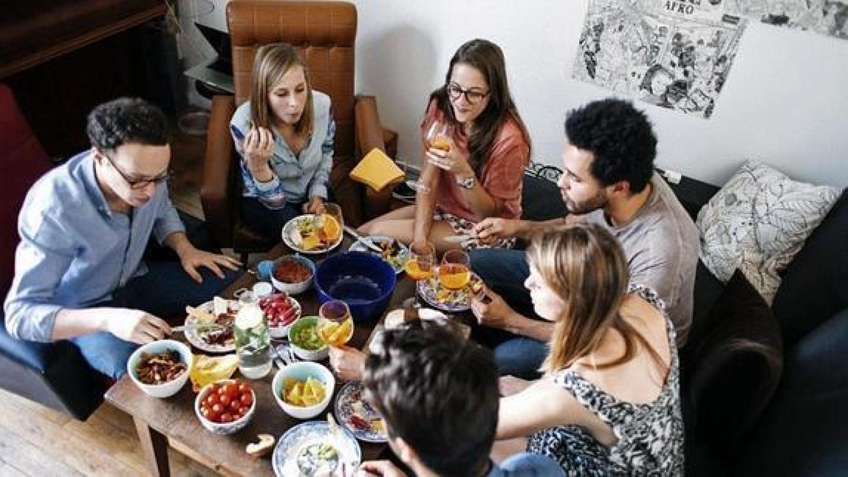 Las reuniones en casa son foco de contagio de la Covid.