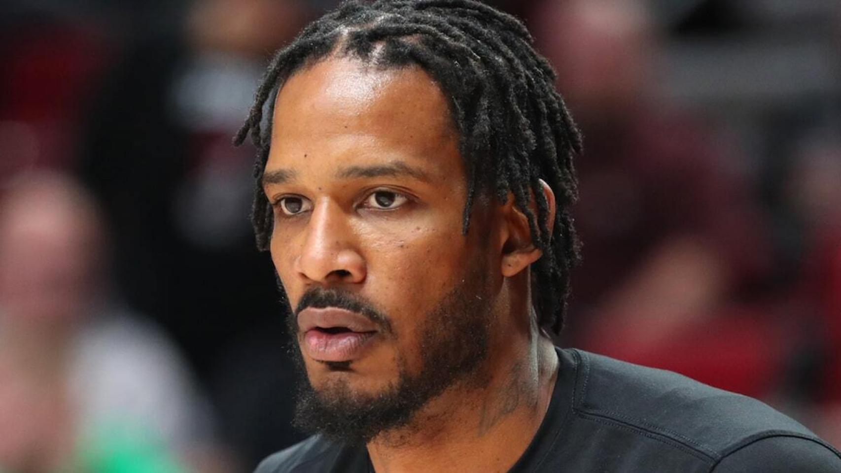 Trevor Ariza, concentrado en un calentamiento