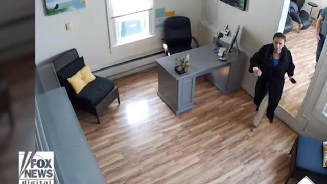 Imagen de Pelosi en la peluquería.