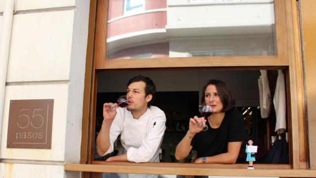 Balázs Menyhard y Nataly Rodríguez regentan 55 Pasos