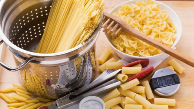 Varios tipos de pasta dura.