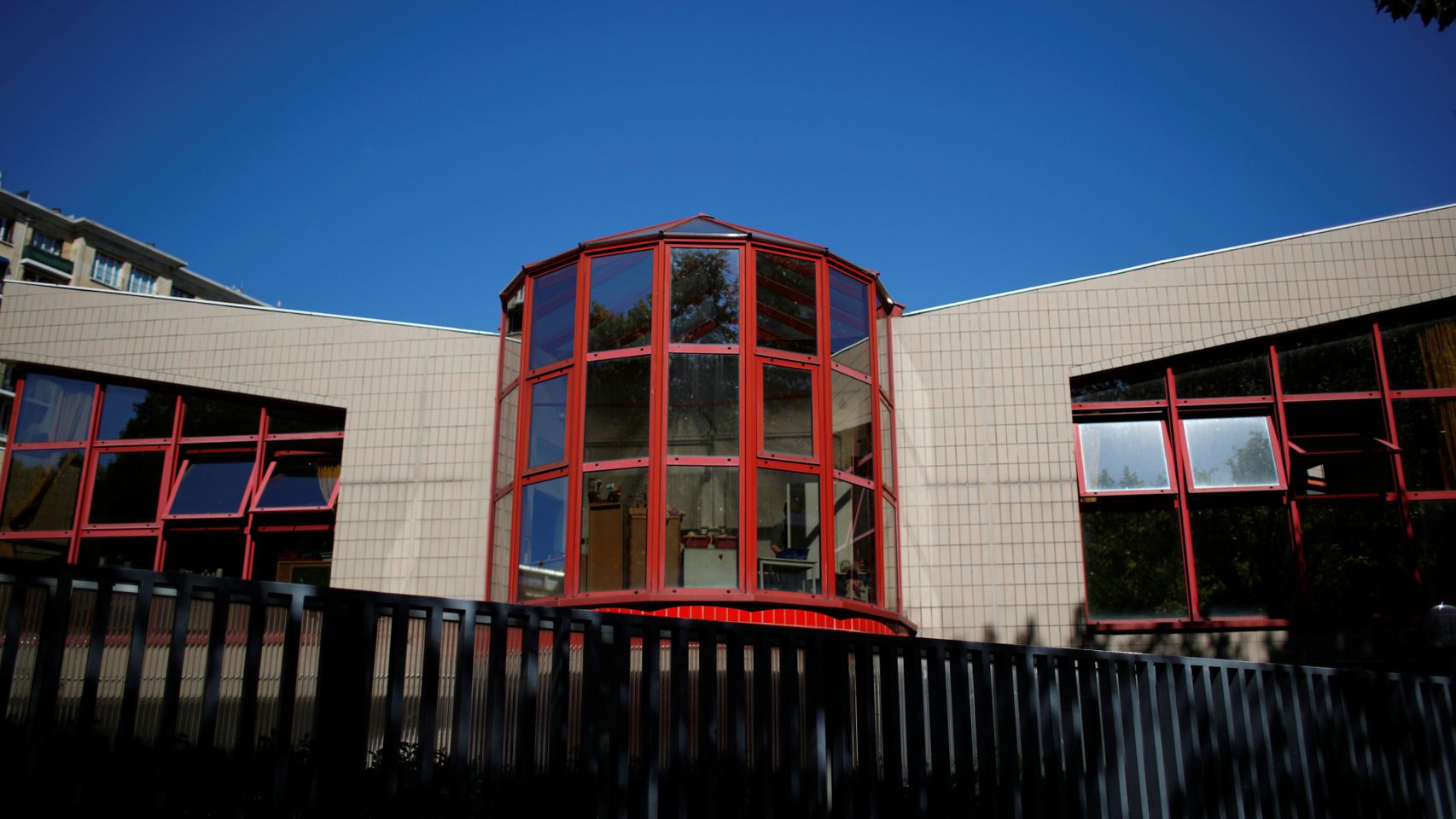 Un colegio de educación primaria en Francia donde dos clases han sido cerradas por culpa de la Covid.
