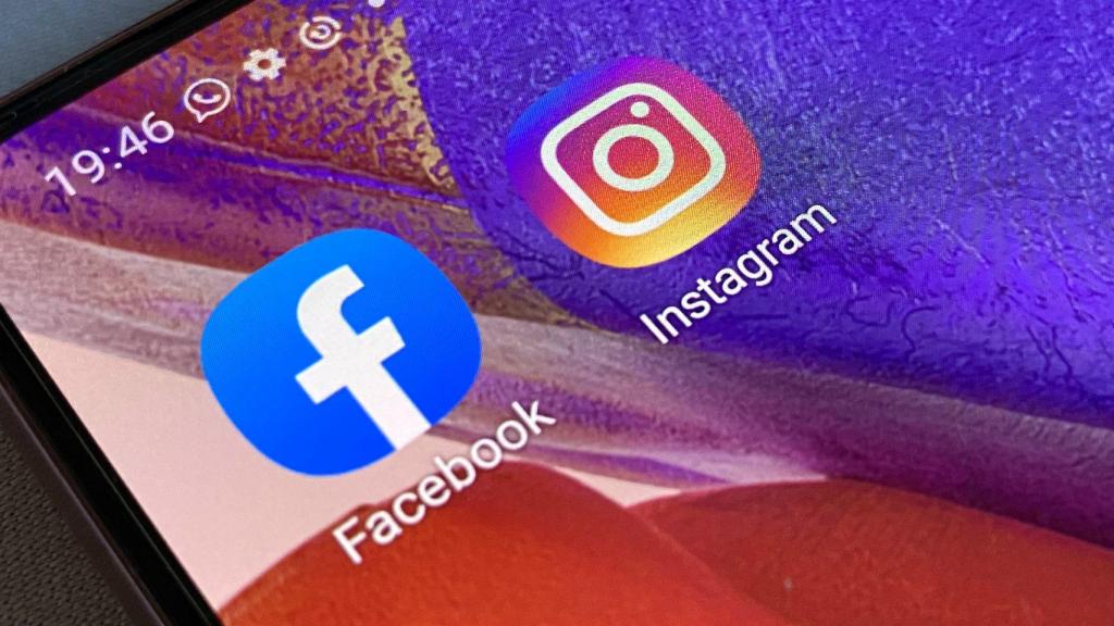 Instagram y Facebook en un móvil Android.