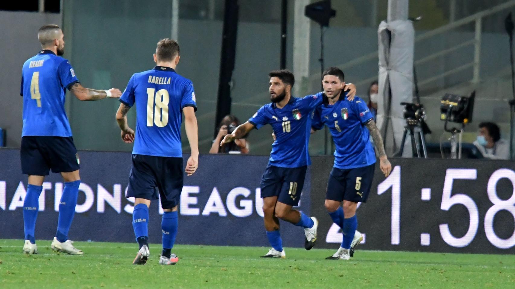 La selección de Italia celebra un gol