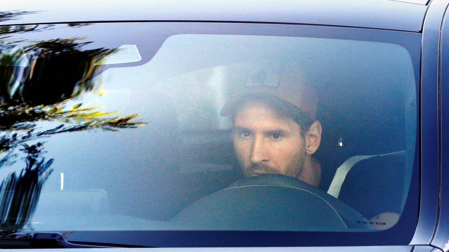 Messi llega el primero a la Ciudad Deportiva del Barça para su primer entrenamiento